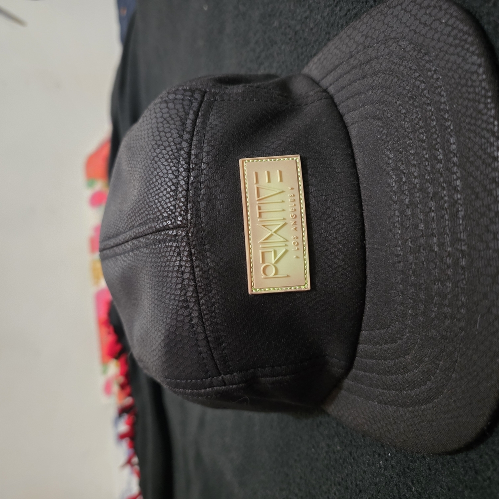 Primitive Black/Glow in dark Hat